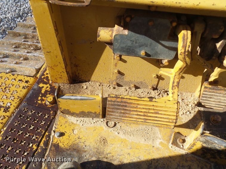 image for item DC2859 1986 Caterpillar D4H  dozer