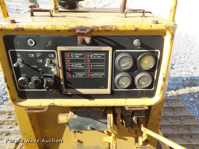 image for item DC2859 1986 Caterpillar D4H  dozer