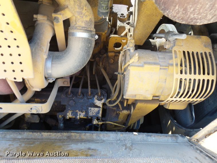 image for item DC2859 1986 Caterpillar D4H  dozer