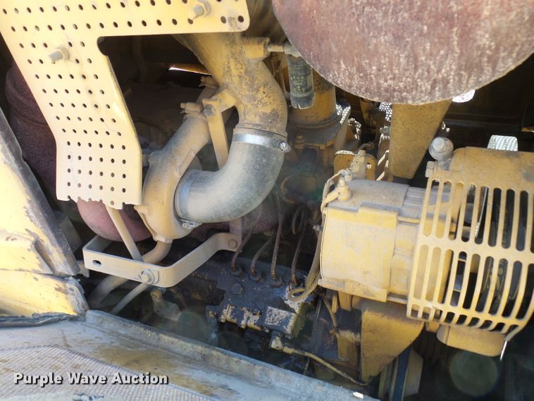 image for item DC2859 1986 Caterpillar D4H  dozer
