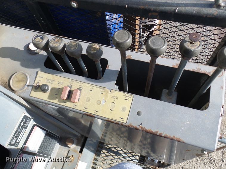 image for item DC2871 2003 Sterling L9500  crane truck