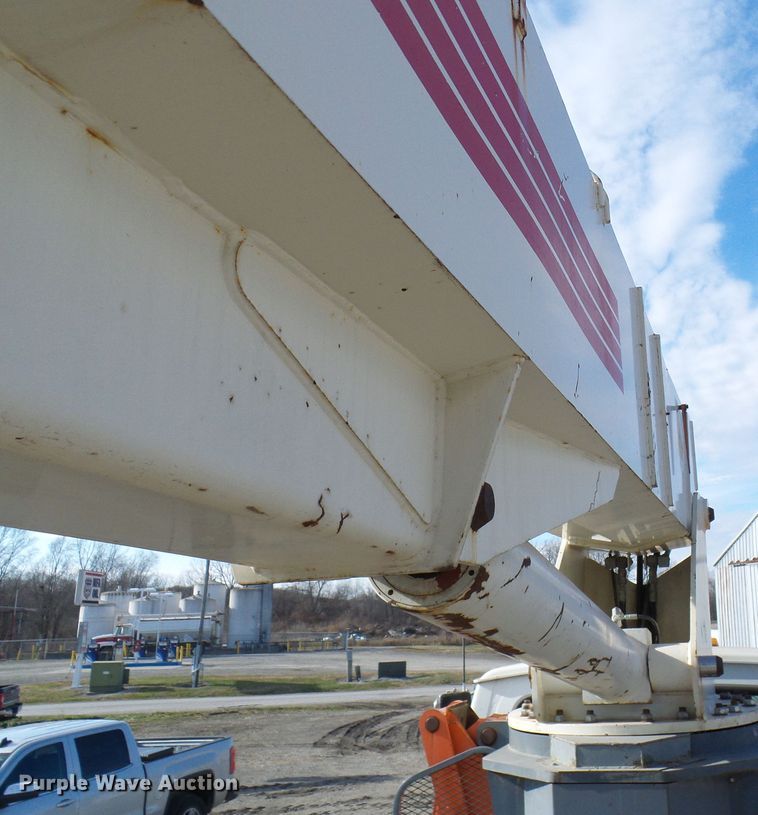 image for item DC2871 2003 Sterling L9500  crane truck