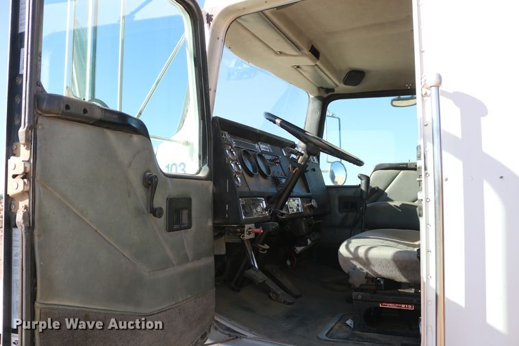 image for item DD6100 1996 Kenworth  dump truck