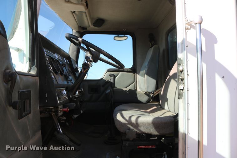 image for item DD6100 1996 Kenworth  dump truck