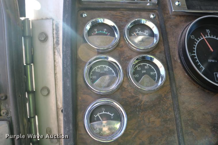 image for item DD6100 1996 Kenworth  dump truck