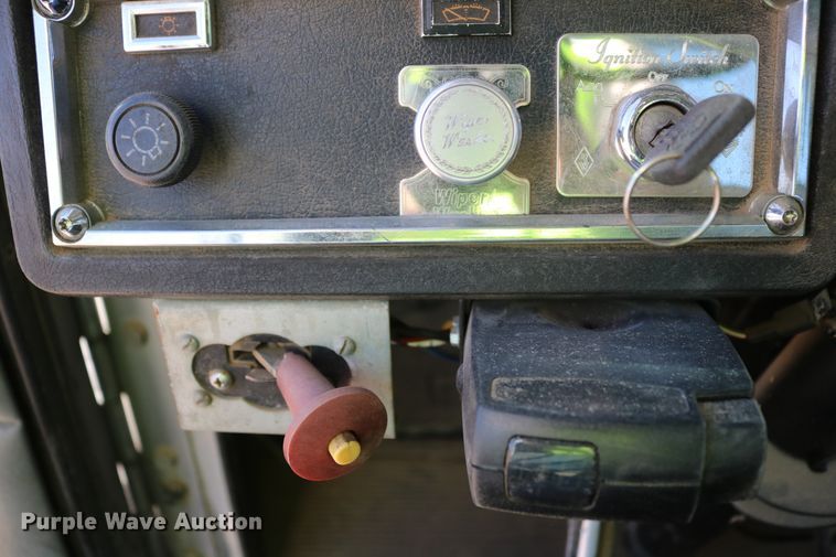 image for item DD6100 1996 Kenworth  dump truck