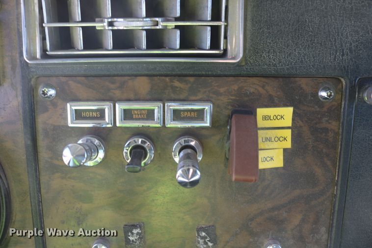 image for item DD6100 1996 Kenworth  dump truck