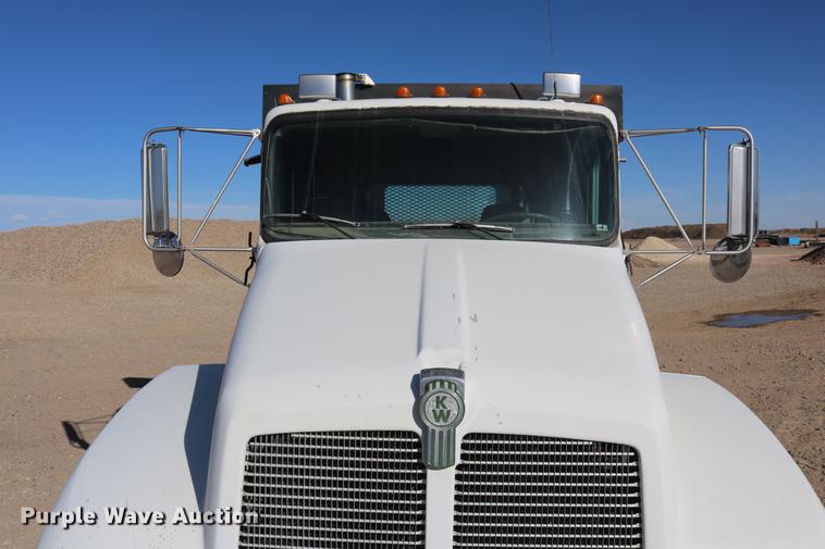 image for item DD6100 1996 Kenworth  dump truck