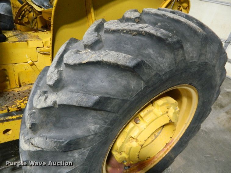 image for item DE4552 John Deere 300  tractor