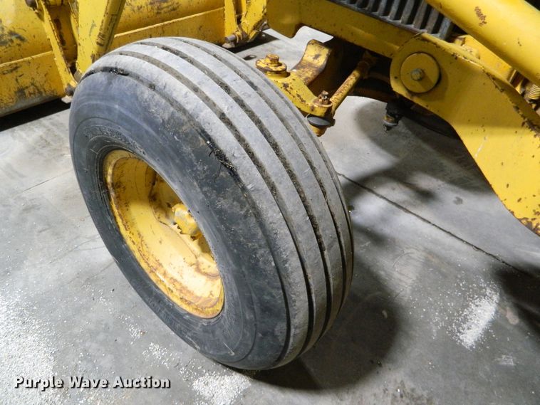 image for item DE4552 John Deere 300  tractor