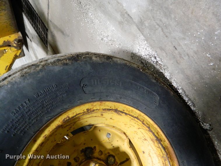 image for item DE4552 John Deere 300  tractor