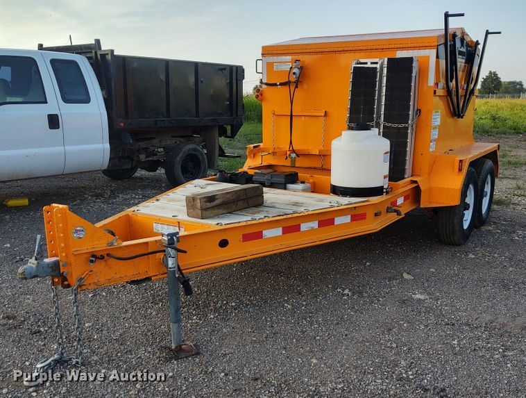 image for item DE7005 2013 KM International KM 8000 asphalt hotbox reclaimer