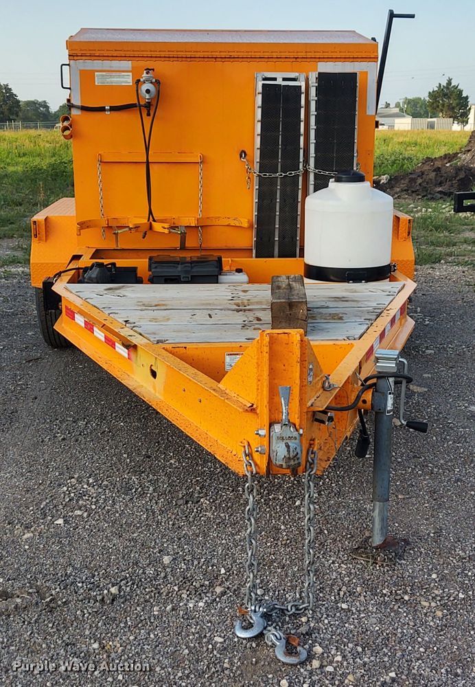 image for item DE7005 2013 KM International KM 8000 asphalt hotbox reclaimer
