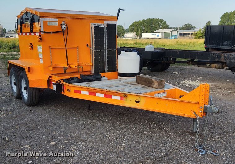 image for item DE7005 2013 KM International KM 8000 asphalt hotbox reclaimer