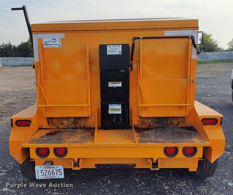 image for item DE7005 2013 KM International KM 8000 asphalt hotbox reclaimer