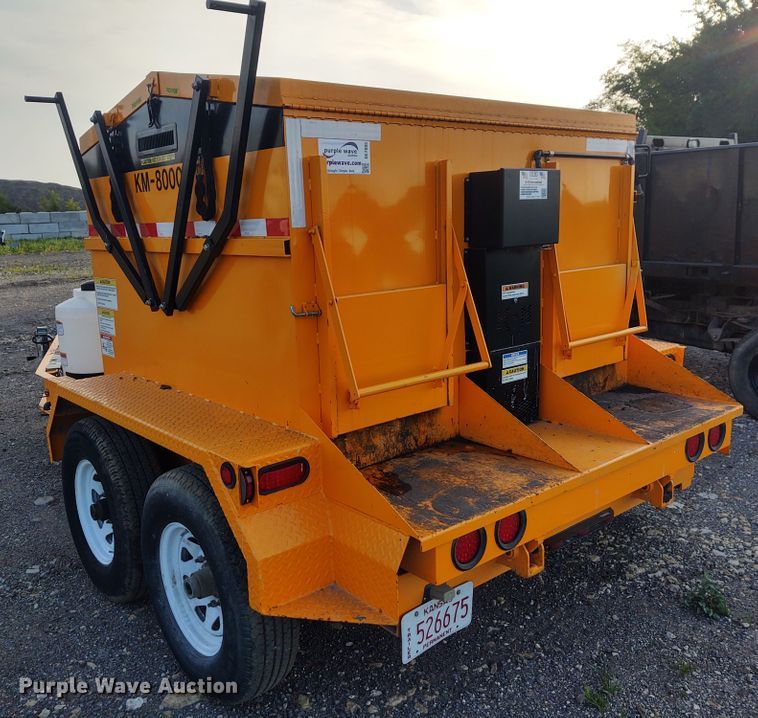 image for item DE7005 2013 KM International KM 8000 asphalt hotbox reclaimer