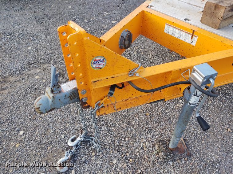 image for item DE7005 2013 KM International KM 8000 asphalt hotbox reclaimer