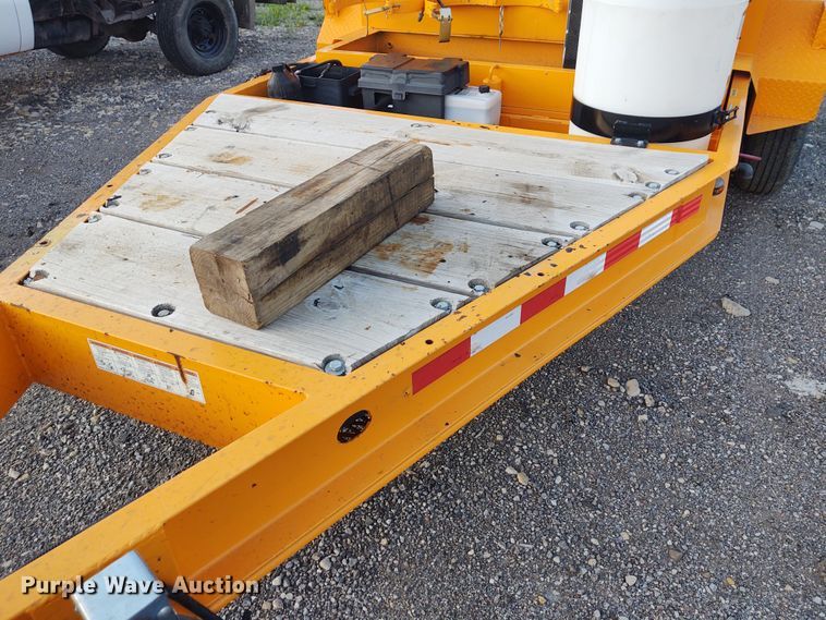 image for item DE7005 2013 KM International KM 8000 asphalt hotbox reclaimer