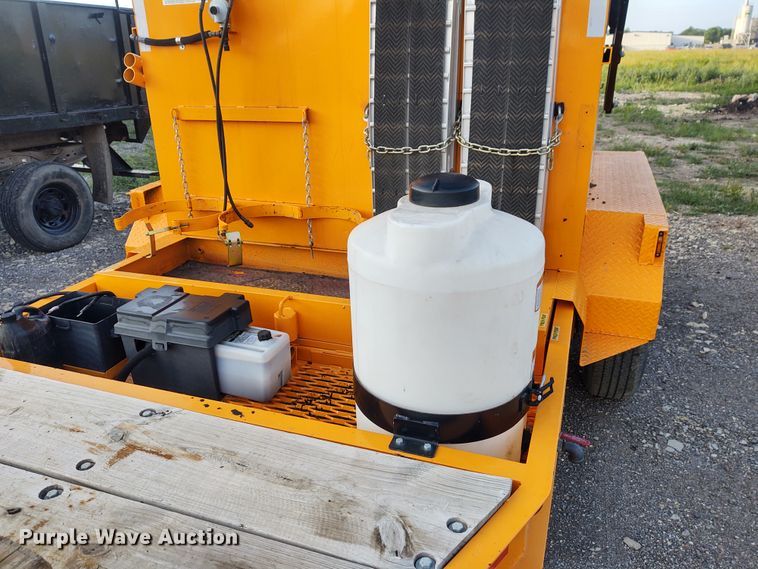 image for item DE7005 2013 KM International KM 8000 asphalt hotbox reclaimer