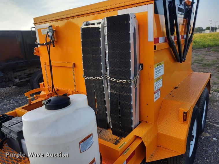 image for item DE7005 2013 KM International KM 8000 asphalt hotbox reclaimer