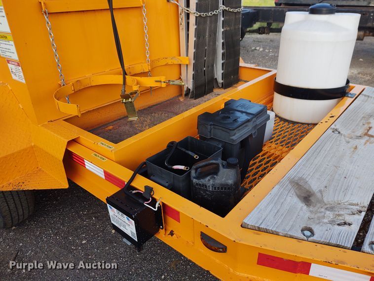 image for item DE7005 2013 KM International KM 8000 asphalt hotbox reclaimer