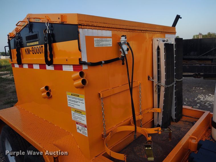 image for item DE7005 2013 KM International KM 8000 asphalt hotbox reclaimer