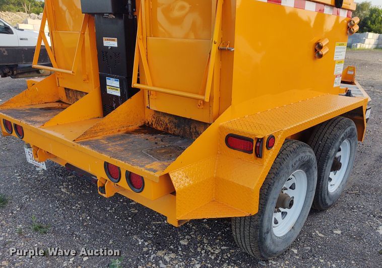 image for item DE7005 2013 KM International KM 8000 asphalt hotbox reclaimer