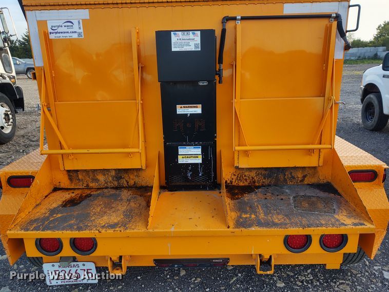 image for item DE7005 2013 KM International KM 8000 asphalt hotbox reclaimer