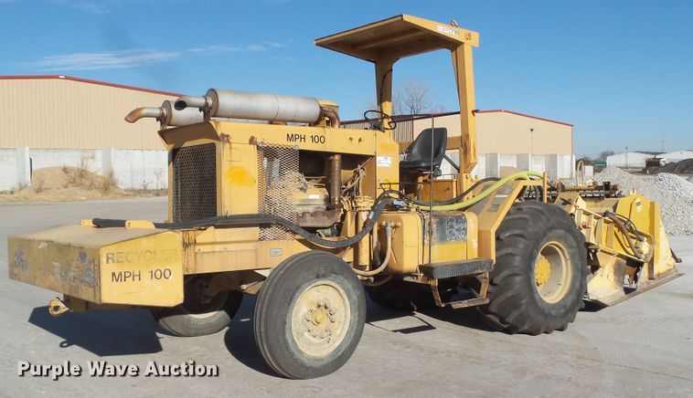 image for item DF0996 Bomag MPH 100R  reclaimer