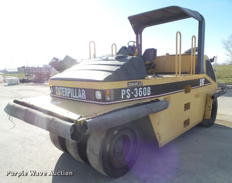 image for item DF0997 Caterpillar PS-360B  pneumatic roller