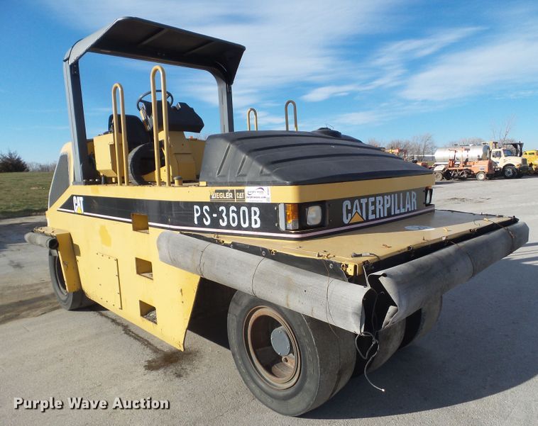 image for item DF0997 Caterpillar PS-360B  pneumatic roller