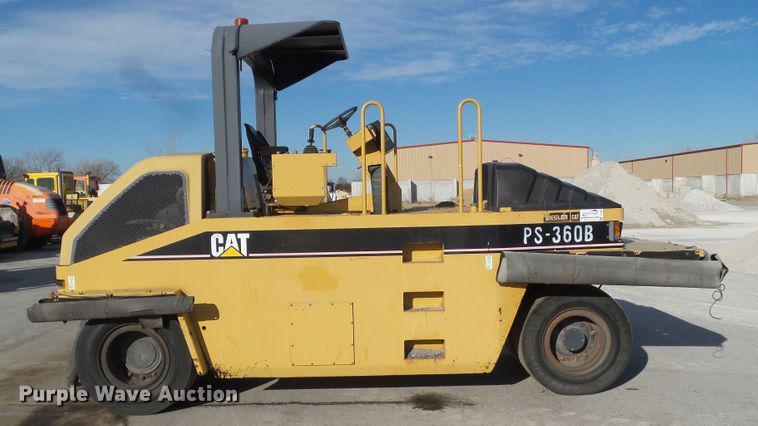 image for item DF0997 Caterpillar PS-360B  pneumatic roller