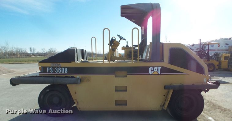 image for item DF0997 Caterpillar PS-360B  pneumatic roller