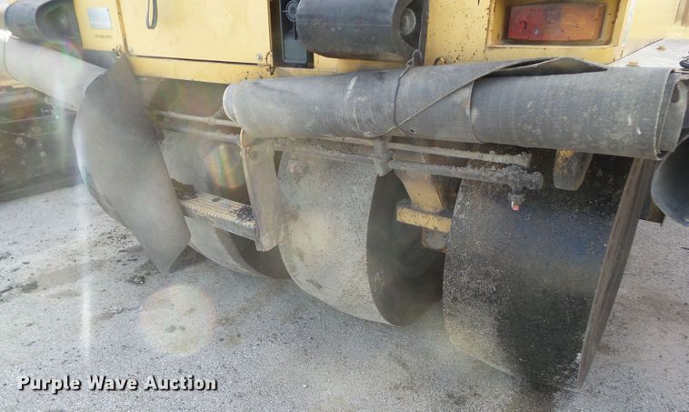 image for item DF0997 Caterpillar PS-360B  pneumatic roller