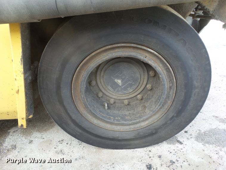 image for item DF0997 Caterpillar PS-360B  pneumatic roller