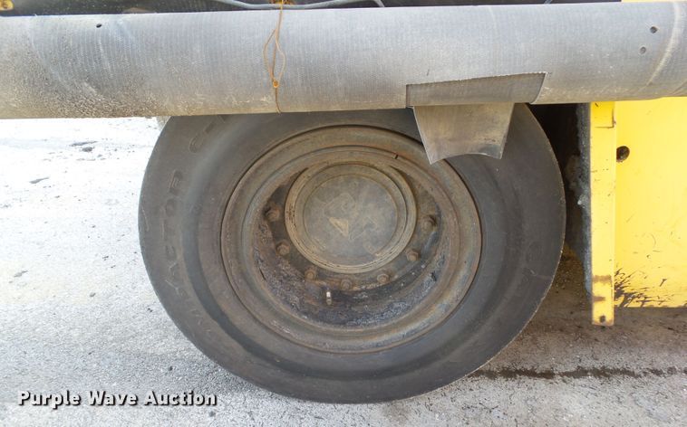 image for item DF0997 Caterpillar PS-360B  pneumatic roller