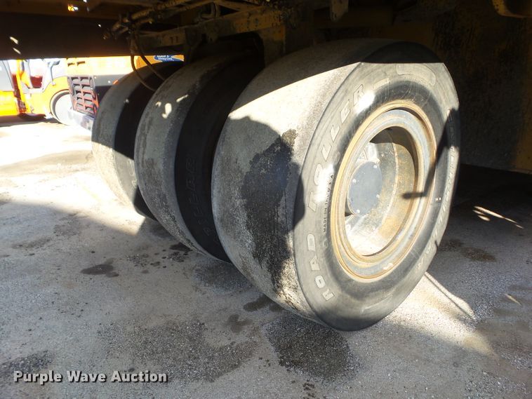 image for item DF0997 Caterpillar PS-360B  pneumatic roller