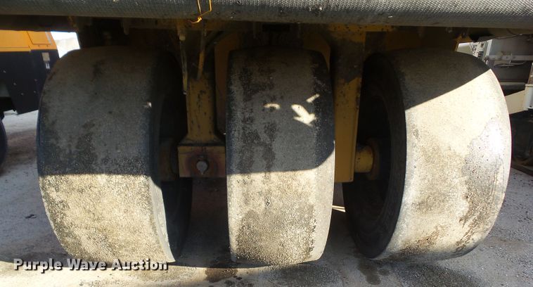 image for item DF0997 Caterpillar PS-360B  pneumatic roller