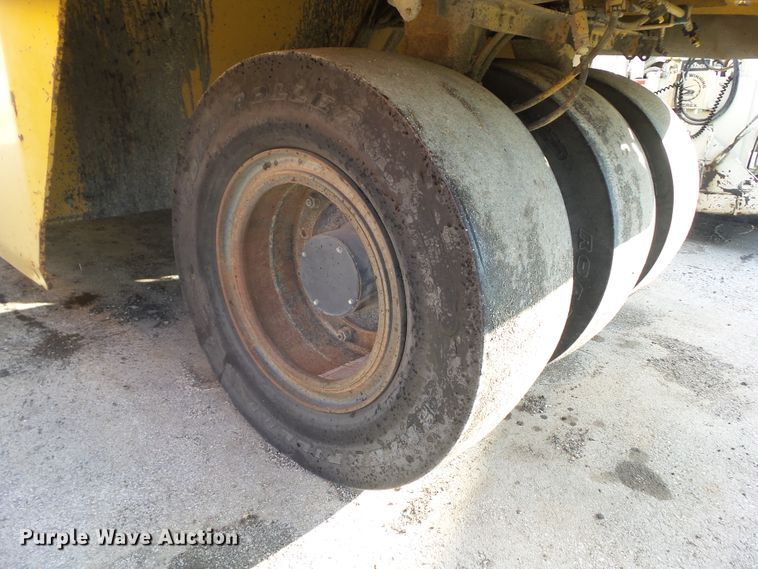 image for item DF0997 Caterpillar PS-360B  pneumatic roller