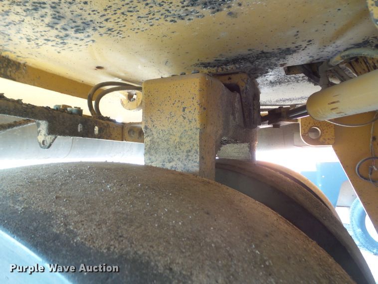 image for item DF0997 Caterpillar PS-360B  pneumatic roller