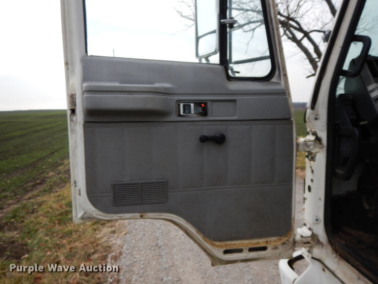 image for item DF3221 1996 Isuzu FSR  box truck