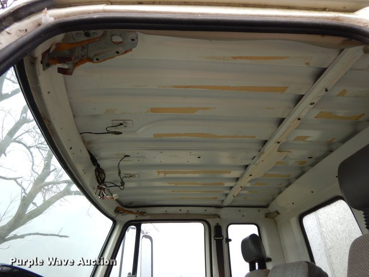 image for item DF3221 1996 Isuzu FSR  box truck