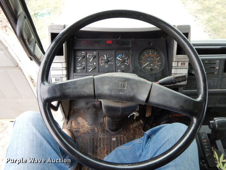 image for item DF3221 1996 Isuzu FSR  box truck