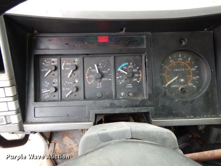 image for item DF3221 1996 Isuzu FSR  box truck