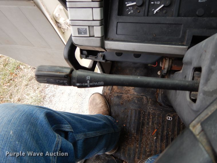 image for item DF3221 1996 Isuzu FSR  box truck