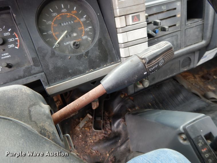 image for item DF3221 1996 Isuzu FSR  box truck