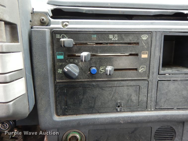 image for item DF3221 1996 Isuzu FSR  box truck