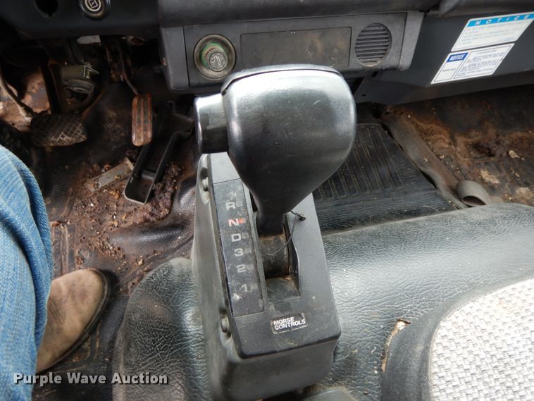 image for item DF3221 1996 Isuzu FSR  box truck