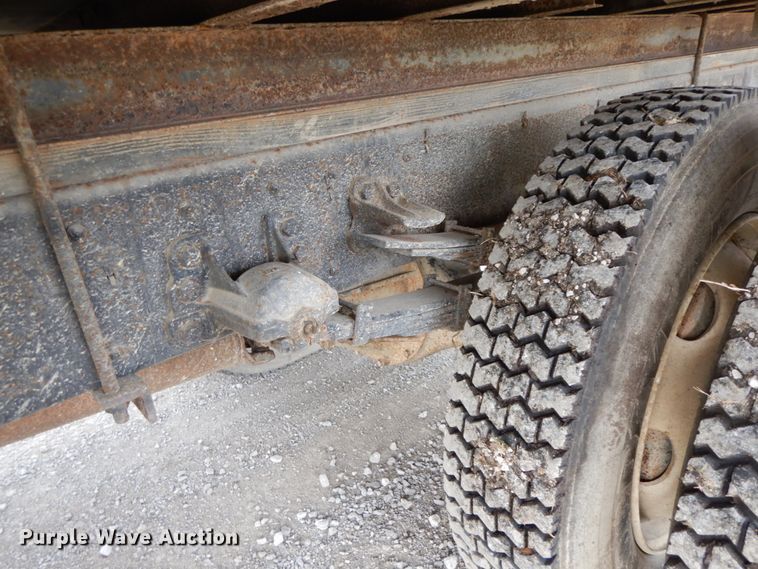 image for item DF3221 1996 Isuzu FSR  box truck