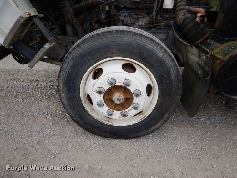 image for item DF3221 1996 Isuzu FSR  box truck